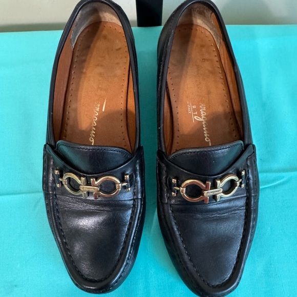 Salvatore Ferragamo Black Leather Loafers with Gold Accent - Picture 1 of 12